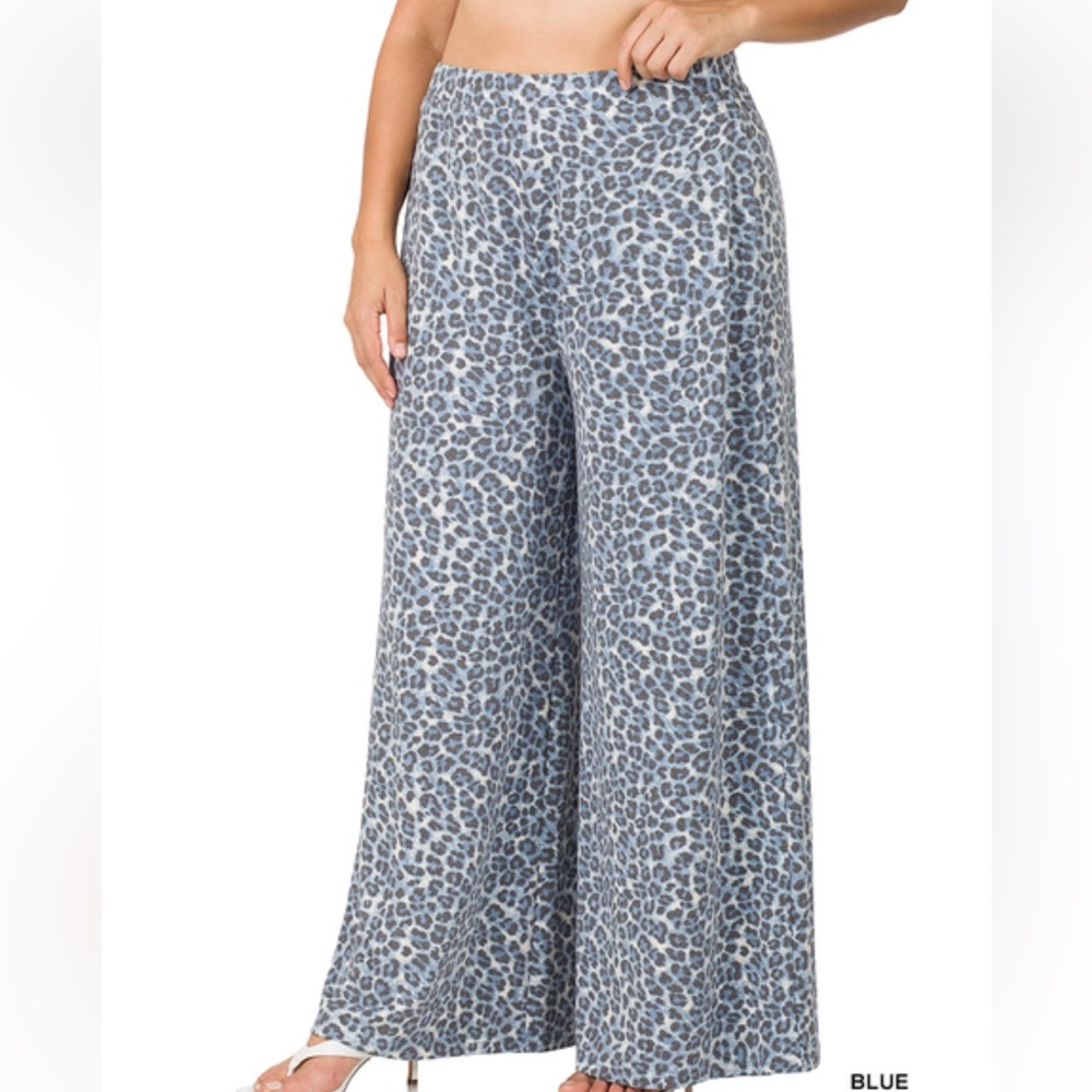Zenana blue terry cloth leopard print wide leg pants, NWT BOUTIQUE - Picture 3 of 3